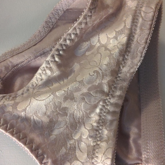 Bali Light Purple Floral Lace Wireless Bra 38D EUC - Picture 10 of 11